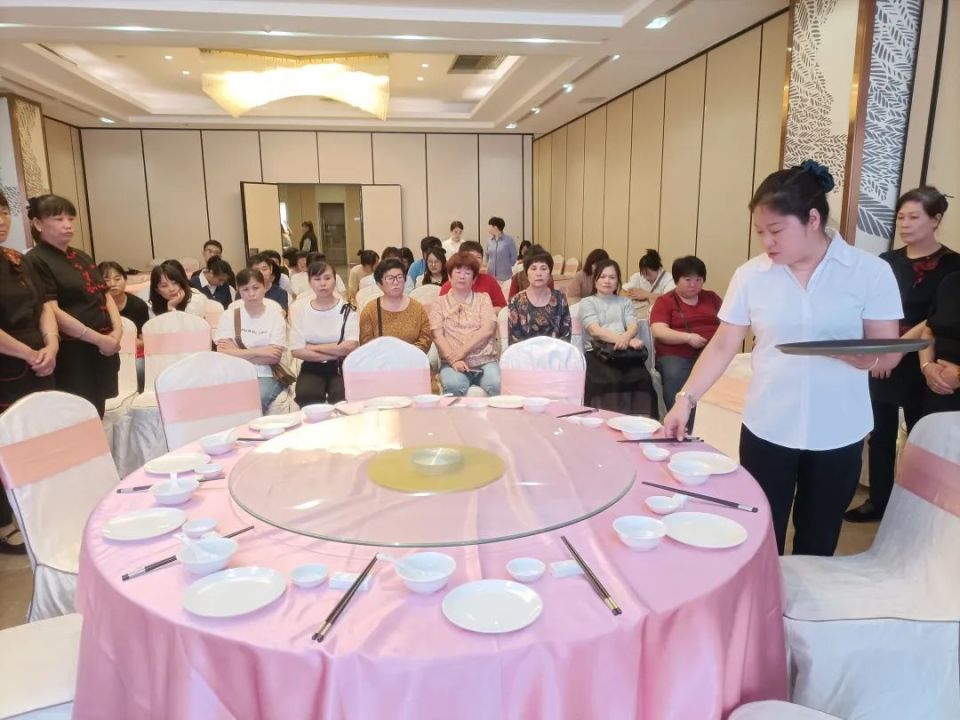 三方聯(lián)手開(kāi)展餐飲服務(wù)技能培訓(xùn) 餐飲服務(wù)